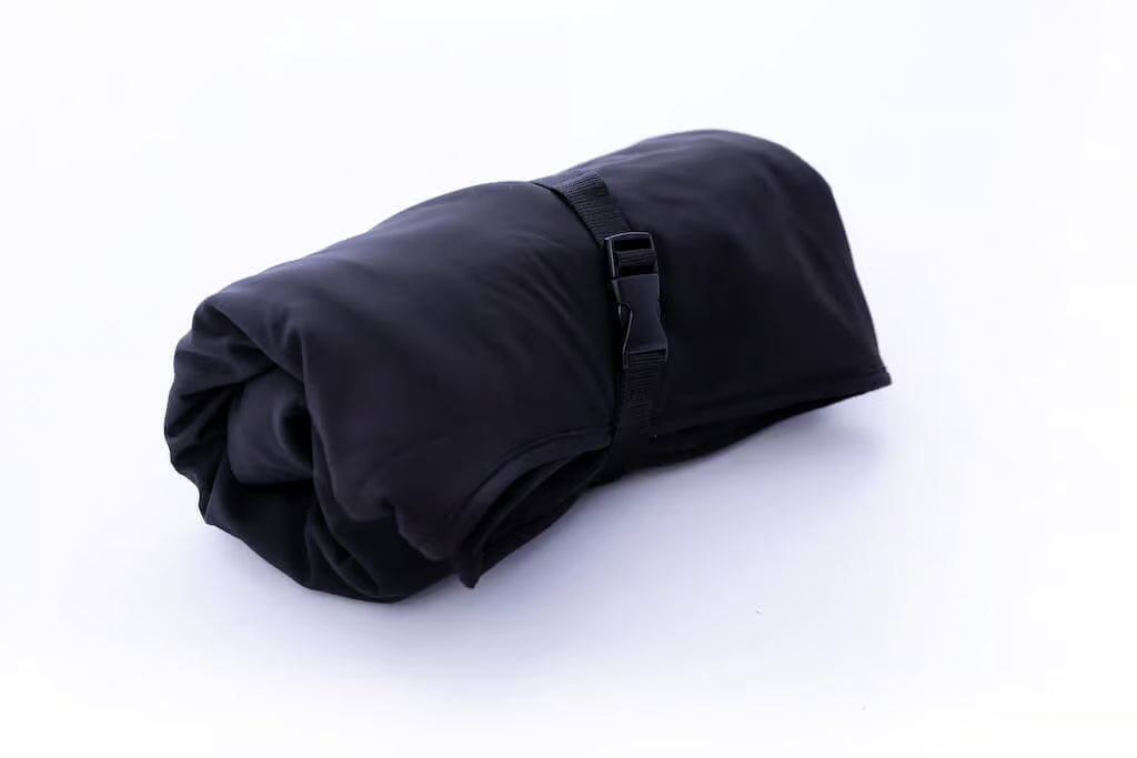 Belieff Outdoor blanket with flexible base layer – water and wind repellent – ​​Double lined – fleece lining – hand pockets