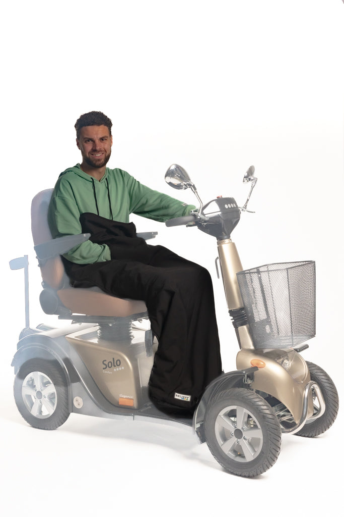 Belieff Scootmobiel deken met flexibele-onderlaag – Waterdicht – Winddicht – Handzakken