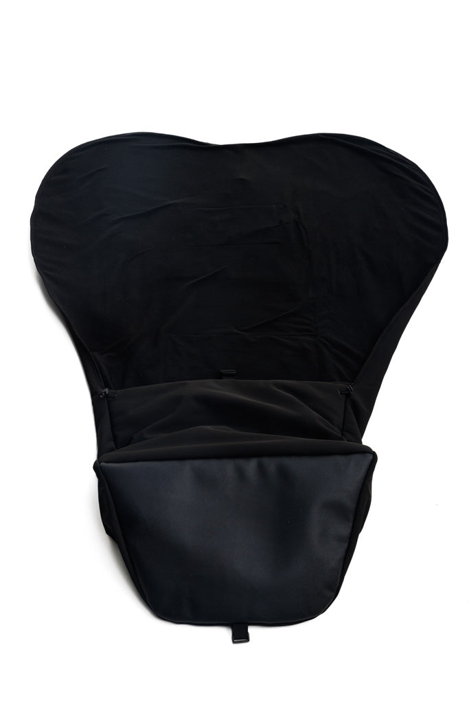 Heated footmuff with power bank